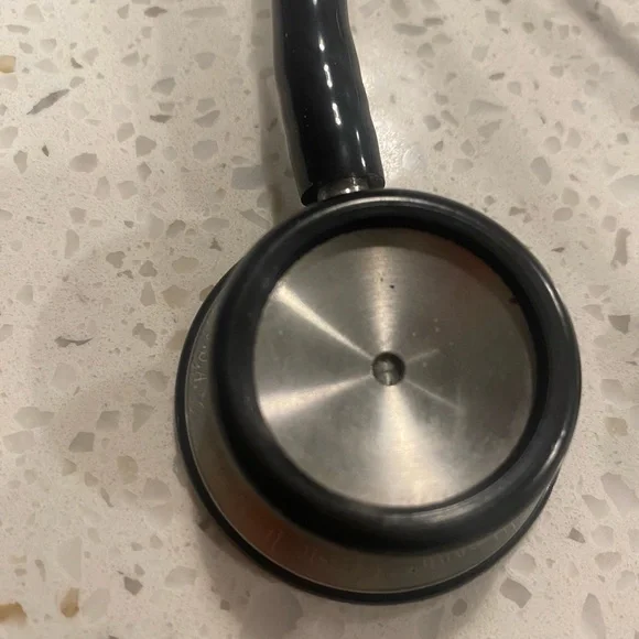 Welch Allyn Blood Pressure Cuff Set w/ Stethoscope & bandage scissors - Picture 7 of 14